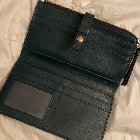 Fossil Handbags - New Fossil wallet 💯